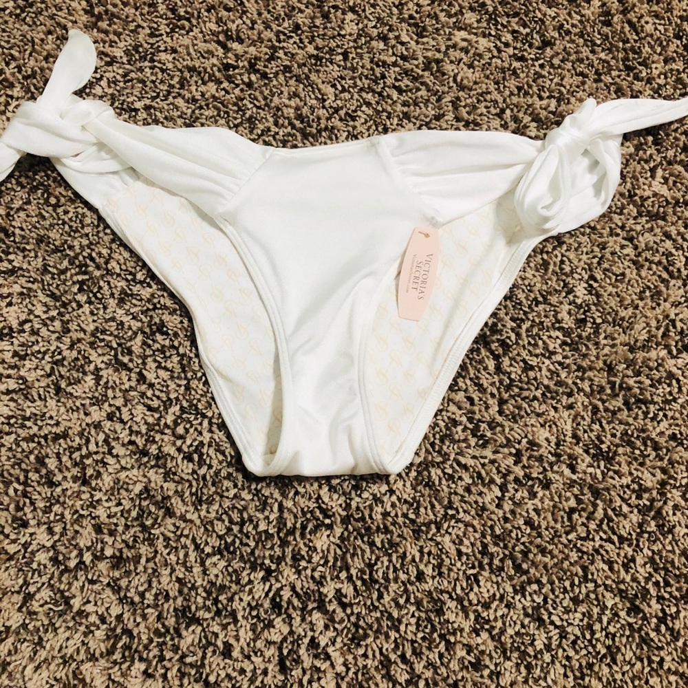 New White Victoria’s Secret Bikini Bottoms